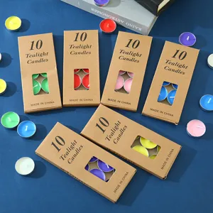Bunte 10er-Pack Teelichter in Kraftpapierboxen, ideal für romantische Feiern und gemütliches Zuhause.