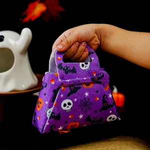Halloween μοβ τσάντα ζαχαρωτών από τσόχα με σχέδιο κολοκύθας και κρανίου για πάρτι.