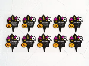 Detailopname van Halloween cupcake toppers met schattig spook en pompoen ontwerp 10st.