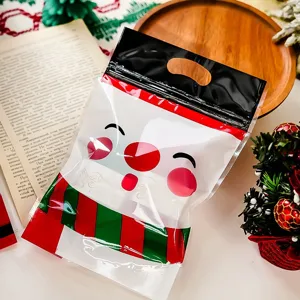 Borsa regalo di plastica di Natale con simpatico disegno di pupazzo di neve per le feste.