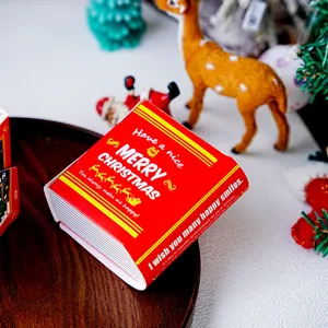 Weihnachts-Buchform Pappschachtel Detailansicht, rote Geschenkverpackung für Süßigkeiten.
