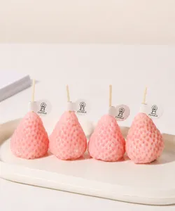 Handgemachte rosa Erdbeer Duftkerze Set für Heimdekoration und romantische Geschenke.