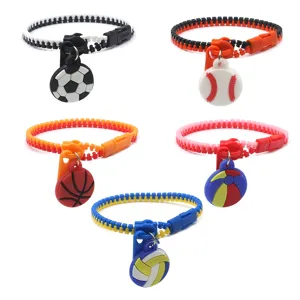 Bracelets zippés colorés avec pendentifs de sport, jouets de fête mignons pour les enfants.