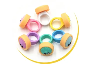 Joli ensemble de bague pain vapeur, jouet en caoutchouc PVC coloré pour cadeaux d'enfants.