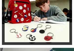 Gedetailleerd overzicht van sportthema siliconen sleutelhangers met voetbal- en basketbalontwerp.