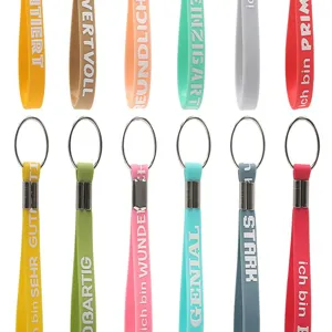 Braccialetti in silicone colorati con testi motivazionali, perfetti come regali per feste.