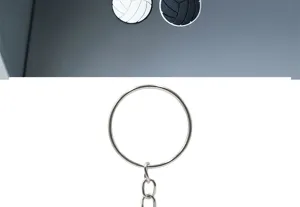 Sportieve volleybal sleutelhanger met metalen ring en ketting voor tassen en sleutels.