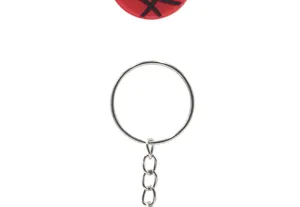 Gedetailleerd overzicht van de sportthema sleutelhanger met rode basketbalhanger.