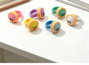 Belle bague en caoutchouc souple dessin animé baozi, anneaux de jouets colorés.