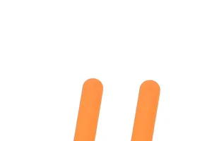 Nahaufnahme Detailansicht eines leuchtend orangen Silikon Schnapparmbandes mit weicher Textur.
