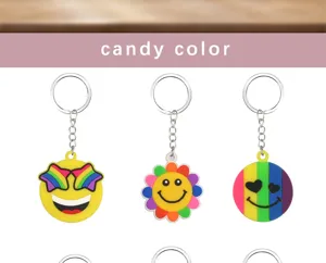 Buntes süßes Smiley-Schlüsselanhänger-Set, kreativer PVC-Metall-Schlüsselring für Taschen.