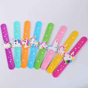 Bunte Silikon Einhorn Klapparmbänder für Kinder Party Dekoration Handgelenk Bänder