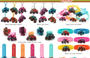 Vista detallada del juego de fiesta monster truck de 42 piezas con llaveros y pulseras de PVC.