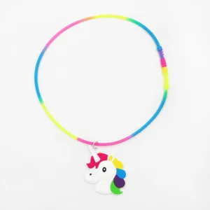 Siliconen eenhoorn ketting detail, kleurrijk verloopkoord, schattige hanger voor kids.