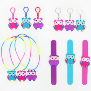 Ensemble de Bijoux pour Enfants en Caoutchouc Souple PVC Chouette de Dessin Animé Mignon Collier Pendentif Animal Bague Bracelet Slap Épingle à Cheveux Porte-Clés pour Enfants Fête Décoration Accessoires Cadeau