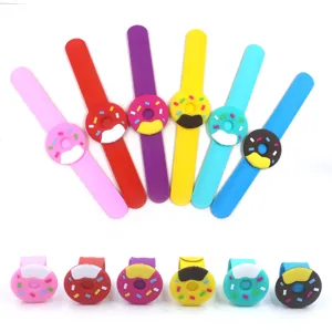 Bracelets slap en silicone coloré donut pour cadeaux de fête d'enfants et jouets détails.