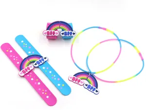 Meilleurs amis BFF arc-en-ciel nuage bracelets slap colliers ensemble de bijoux assortis.