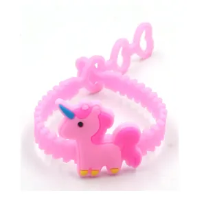 Leuke roze eenhoorn PVC kinderkarmband met verstelbare hartjesgaatjes voor kinderen