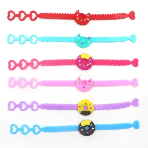 Bracelets donuts en PVC souple coloré pour cadeaux de fête d'enfants et accessoires de jouets mignons.