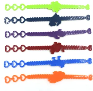 Kinder süße Cartoon PVC verstellbare Armbänder mit Herz Löchern, bunte schöne Geschenk.