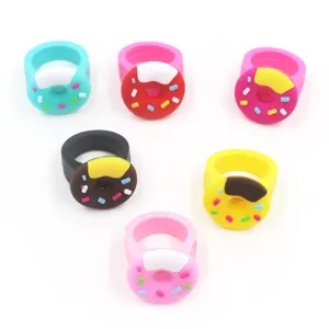 Niedliche Cartoon Donut PVC Weichgummi Ringe Für Kinder Bunte Dessert Essen Ring Spielzeug Kinder Party Gefälligkeiten Geschenk Schmuck Kleiner Ring