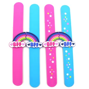 Ensemble de bracelets slap BFF meilleurs amis avec pendentifs arc-en-ciel nuage colorés.