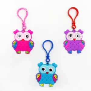 Set de porte-clés hibou mignon en caoutchouc souple PVC porte-clés dessin animé pour enfants.