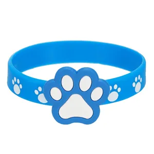 Silikon Katzenpfote Armband Detailansicht, süßes Cartoon Hundepfote Design für Kinder Schmuck.