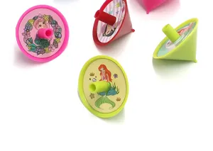 Simpatico giocattolo di trottola in plastica colorata per bambini con stampa di cartoni.