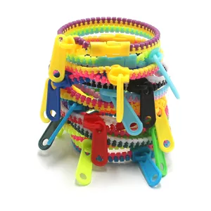 Bracelets à fermeture éclair en plastique coloré jouets sensoriels cadeau de fête d'amitié.