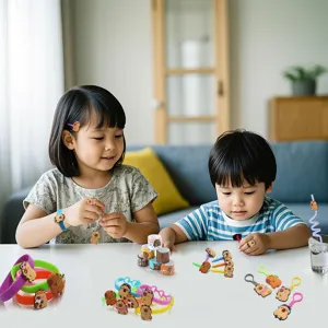 Süßes Capybara Spielzeugset für Kinder, PVC weiche Armbänder, Schlüsselanhänger und Clips.