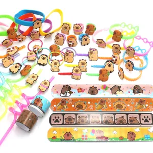 Süßes Kapibara PVC Anhänger Armband Ring Haarklammer Set für Kinder Party Geschenke.
