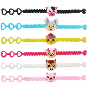 Simpatico Braccialetto in PVC con Animali della Fattoria dei Cartoni Animati Braccialetto Regolabile con Foro a Cuore per Bambini Regali Festa di Compleanno Gioielli Decorativi