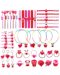 Niedliches Valentinstag Cartoon PVC Schmuckset für Kinder mit Armbändern und Haarspangen.