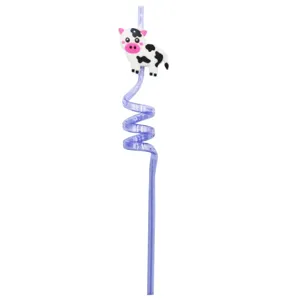 Pajita espiral morada con lindo detalle de vaca de juguete para fiestas infantiles y bebidas.