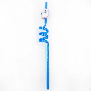 Pajita rizada azul de PVC creativa con bonito colgante de alpaca para fiestas infantiles.
