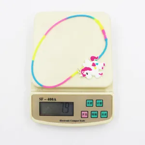 Kleurrijke eenhoorn siliconen ketting voor kinderen met schattige hanger, mode accessoire.
