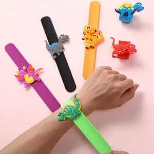 Dessin Animé Dinosaure Bracelet Slap Silicone Mignon Animal Bracelet Amusant Tapotant Jouet Dragonne Pour Enfants Cadeau Fête Faveurs