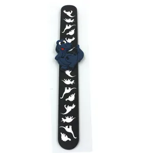 Kinder Cartoon Dinosaurier Klapparmband, niedlicher 3D blauer Dino Anhänger mit Silikonband.