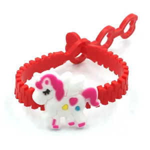Leuke eenhoorn armband voor kinderen, verstelbare rode PVC polsband met leuke hartjes.