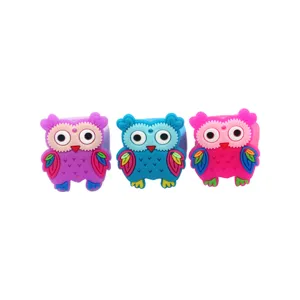 Bunte süße Cartoon Eule PVC weiche Gummi Ringe Spielzeug Detailansicht für Kinder Geschenke.