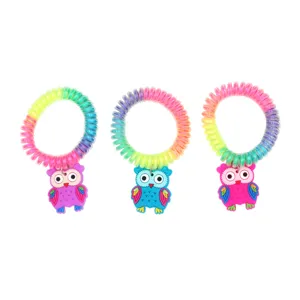 Kinder Cartoon Eule PVC Telefonkabel Haargummis, bunte elastische Armbänder Detailansicht.