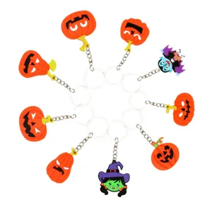 Halloween PVC weichgummi Schlüsselanhänger Set mit niedlichen Kürbis und Hexen Motiven.