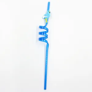 Pajita de plástico en espiral azul con un lindo diseño de flamenco para fiestas.