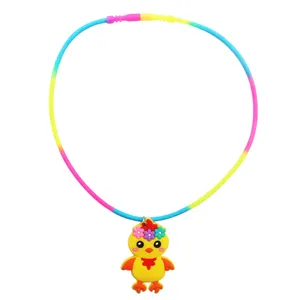 Collier en silicone coloré pour enfants avec un joli pendentif poussin jaune bijou mignon.