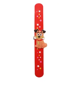 Braccialetto slap per bambini con simpatico cane e stelle colorate per giocattoli.