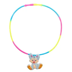 Joli collier en silicone avec pendentif lapin de dessin animé pour enfants, bijou coloré.