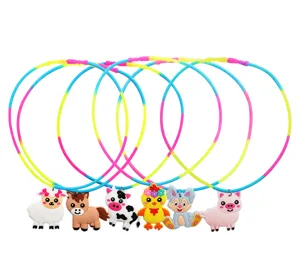 Détail de colliers en silicone d'animaux de ferme mignons, pendentifs de dessin animé pour enfants.