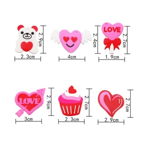 San Valentino simpatici ciondoli PVC in stile cartoon con vari cuori per gioielli da bambini.