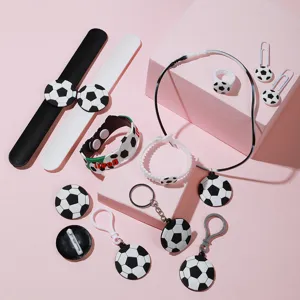 Detailansicht von Kinder Fußball Motiv PVC weichgummi Party Spielzeug Set Zubehör.